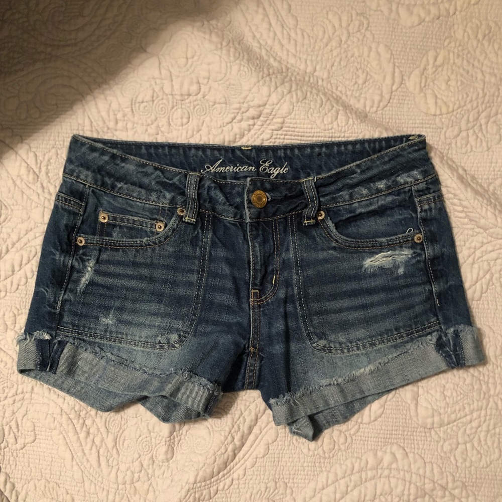 American Eagle Medium Wash Cuffed Jean Shorts sz 4